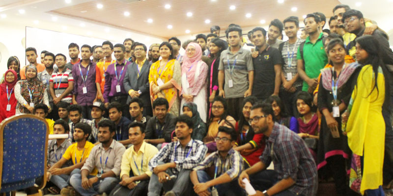 UX Saturday with Wahid with the participants of Hands-on UX Workshop at Daffodil International University (DIU)